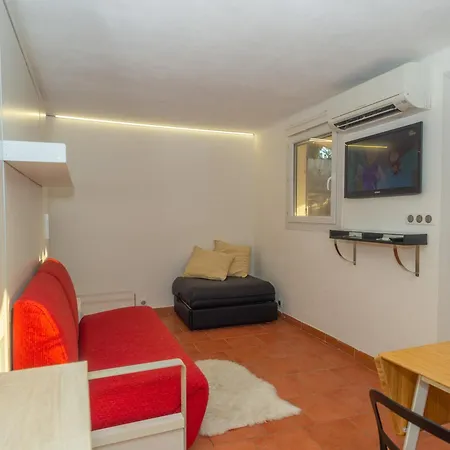 Renove Avec Terrasse, Climatisation Et Wifi Gratuit - Fr-1-196-166 Μεντόν