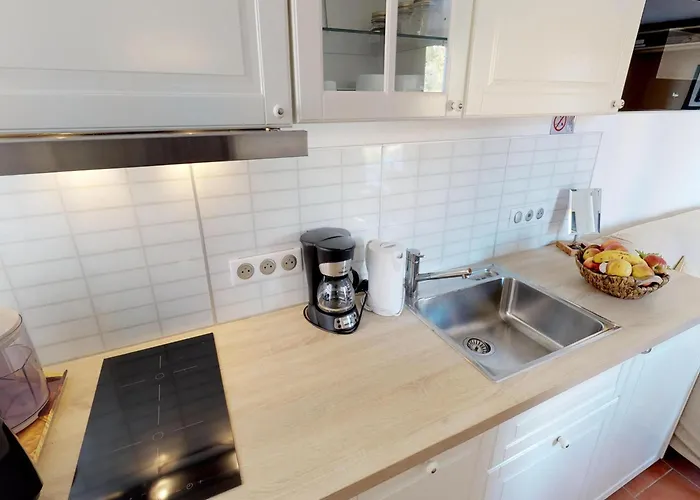 Renove Avec Terrasse, Climatisation Et Wifi Gratuit - Fr-1-196-166 Menton