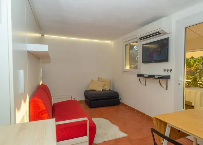 Renove Avec Terrasse, Climatisation Et Wifi Gratuit - Fr-1-196-166 Menton